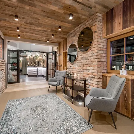 Lue - Adults Only אוברטאורן