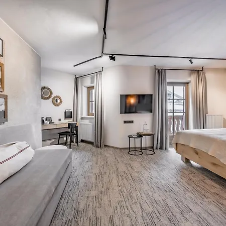 Lue - Adults Only 4*