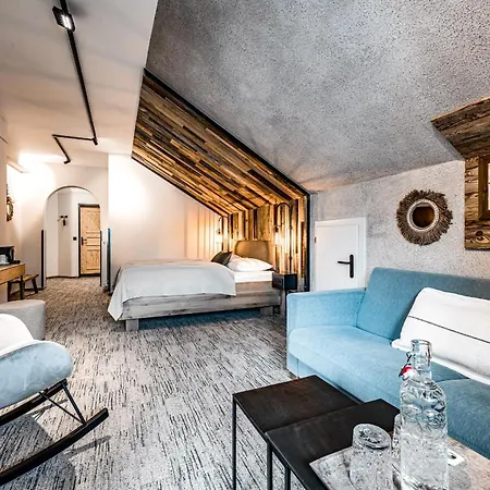 Lue - Adults Only オーバータウエルン